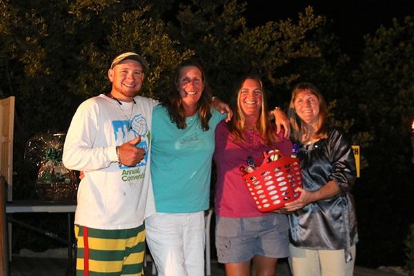 1.hard-luck-bayside-grill-(l-r)-michael-bohnenkamp,-sue-dubon,-kim-weatherly,-tournament-director-dianne-harbaugh.jpg