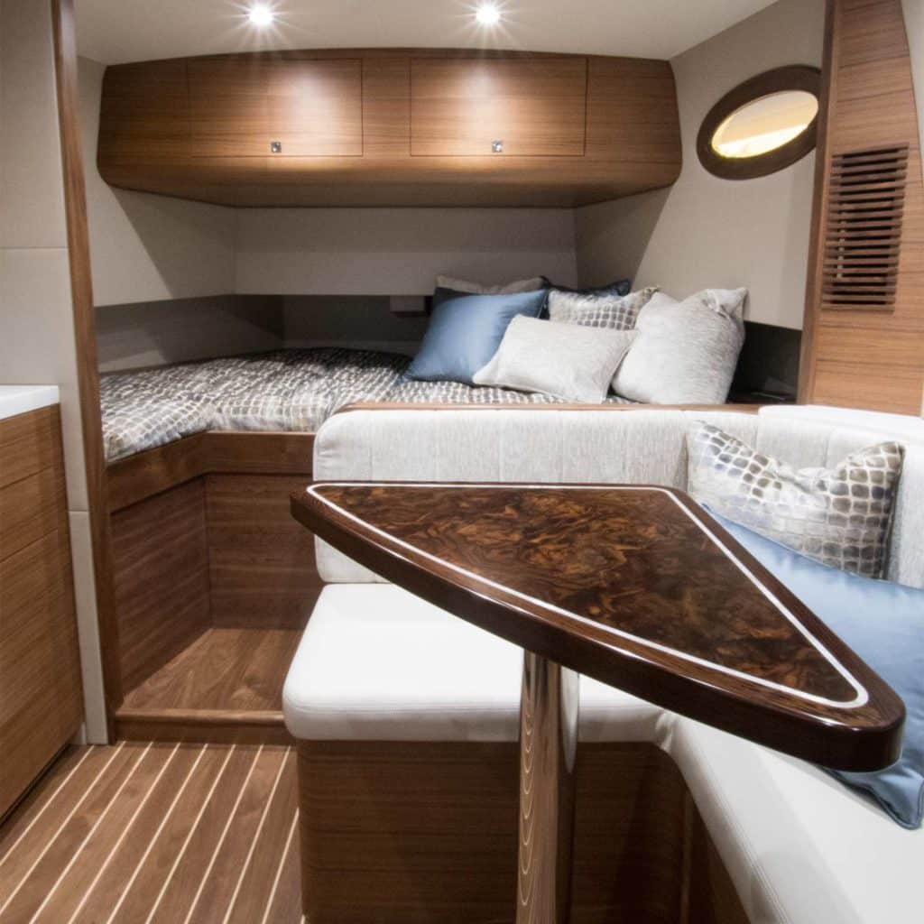 Winter Custom Yachts 46 salon