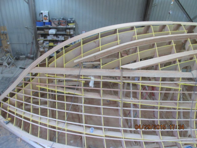 The bottom stringers come forward to the chine