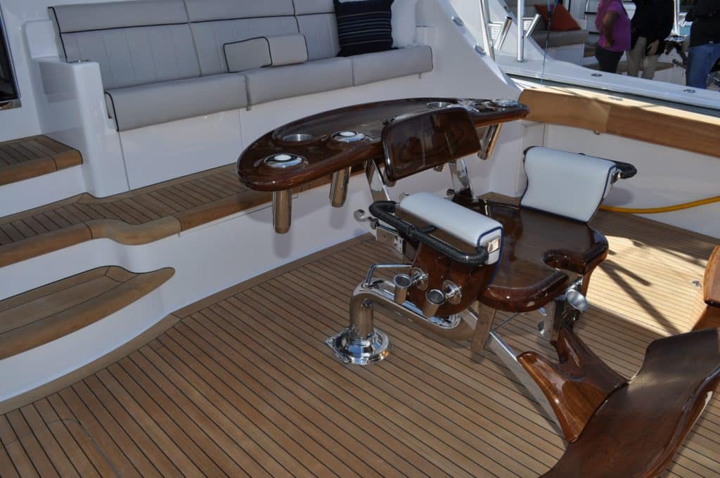 Hatteras 70GT cockpit