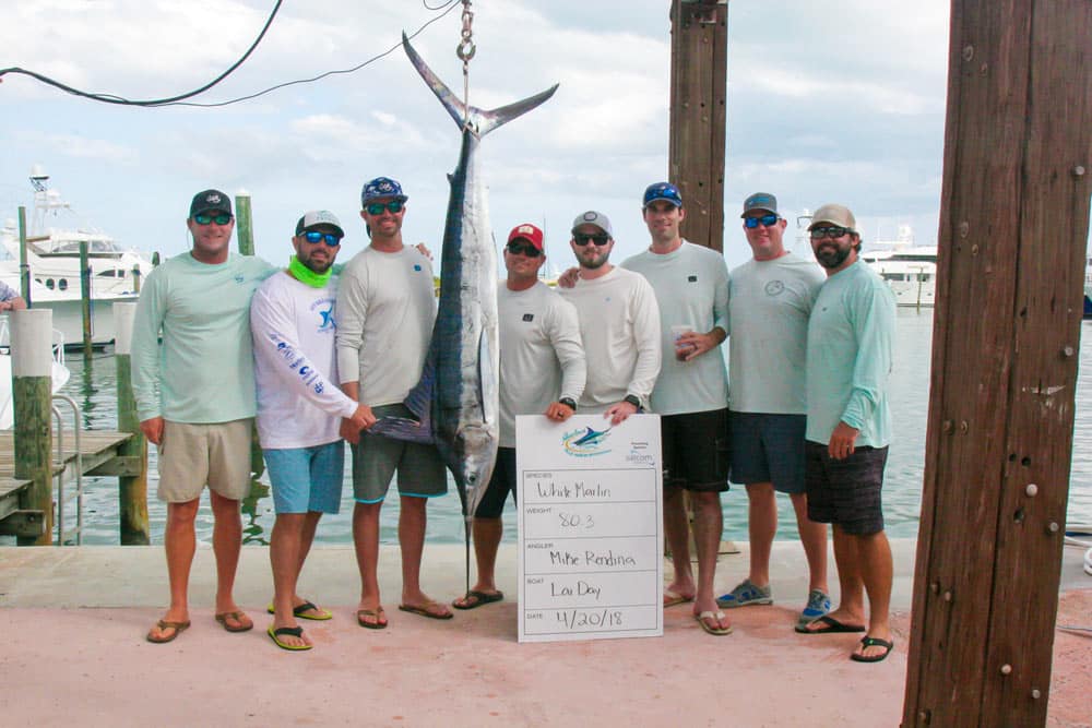 group photo of team lai day and their white marlin at the 2018 abaco diamond series