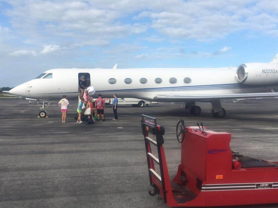 plane delivering food and supplies to Bahamas