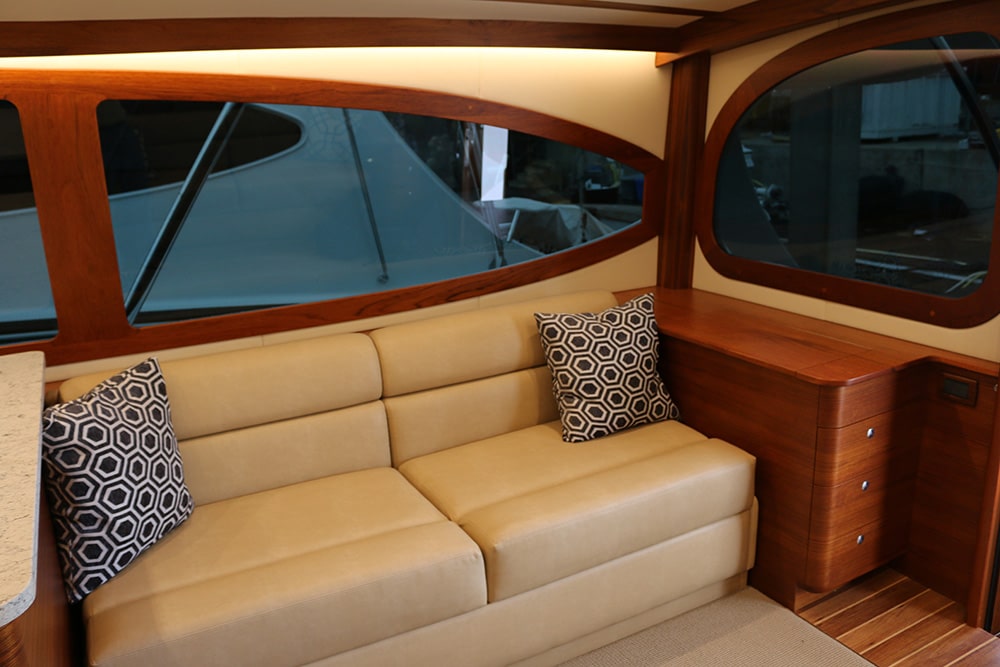 Bayliss 60 Gameboat salon