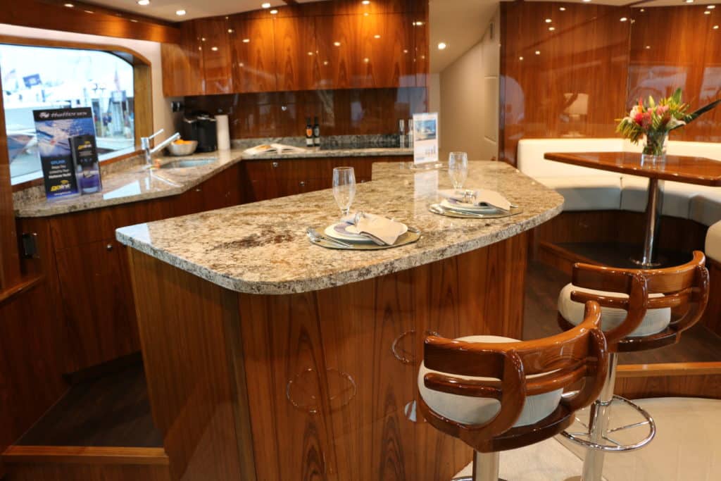 Hatteras GT70