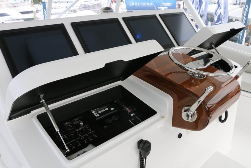 Hatteras GT70