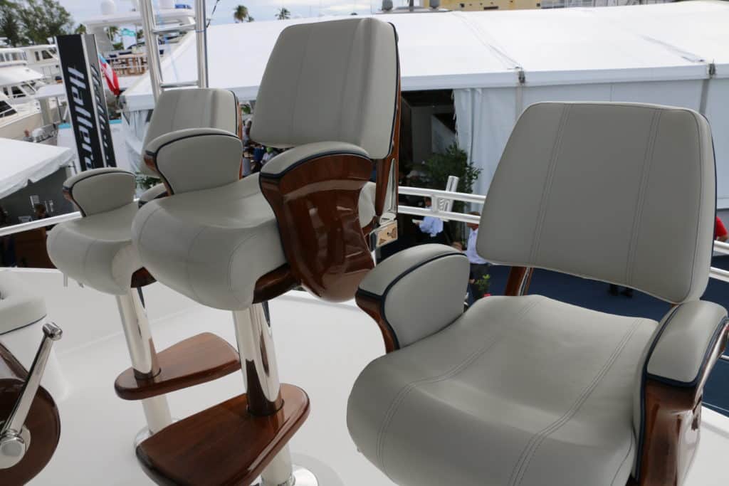 Hatteras GT70