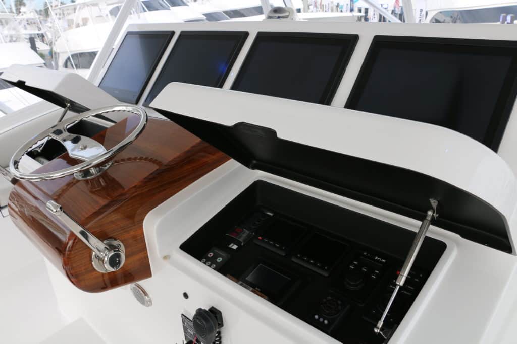 Hatteras GT70