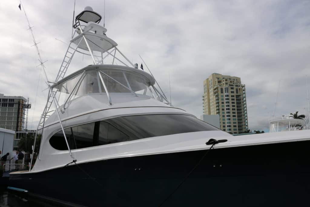 Hatteras GT70