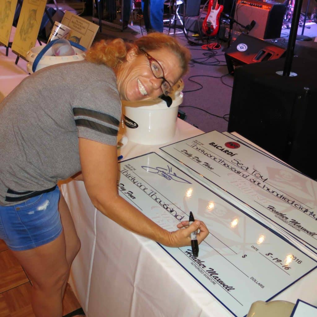 2016 Pirates Cove Billfish Tournament heather maxwell signing checks