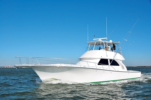 Henriques 50 Flybridge coasting on water