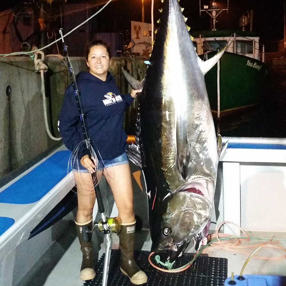 giant bluefin tuna ladies world record nova scotia chandra gavin