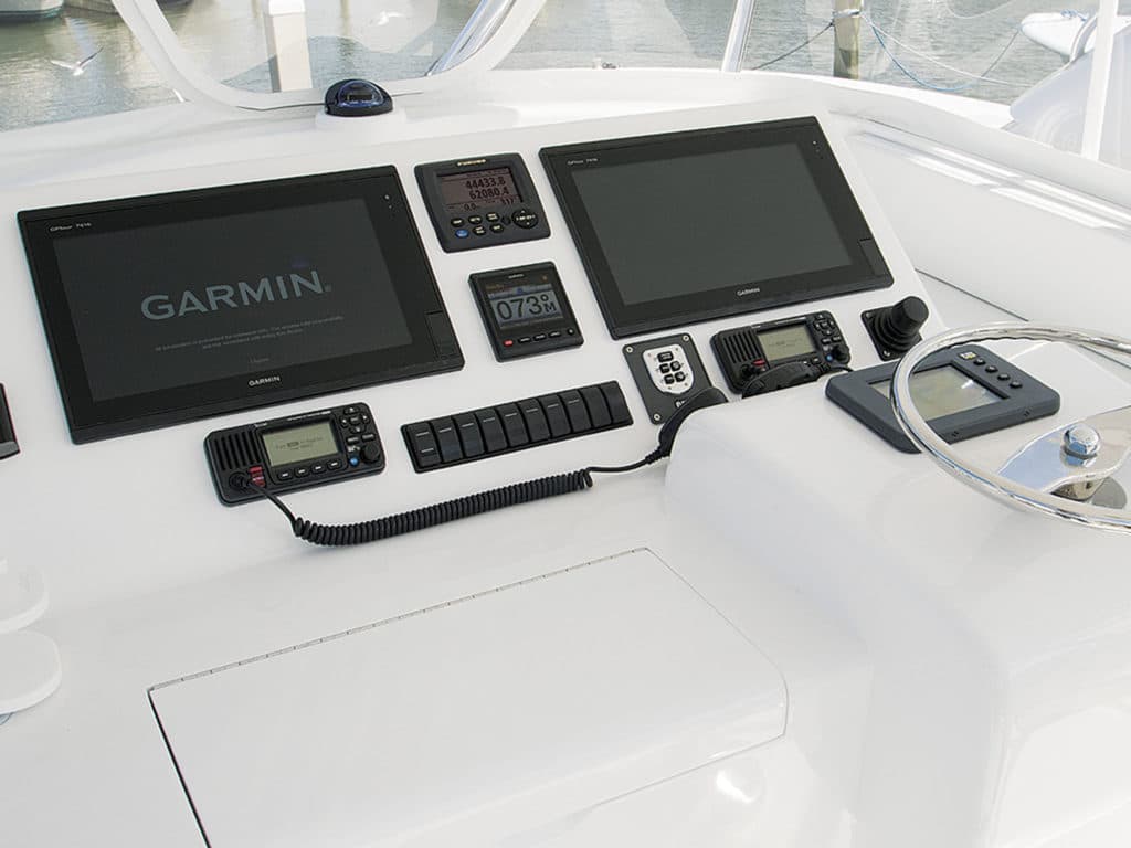 Garmin GPSmap 7616 displays