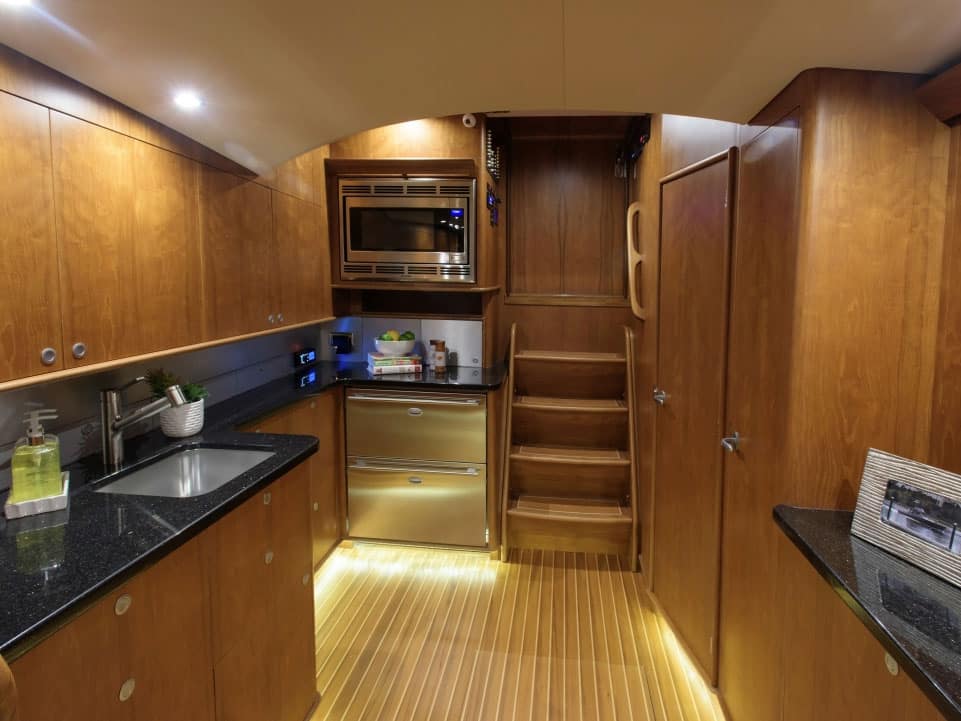 Jarrett Bay: Grander 46' walkaround express