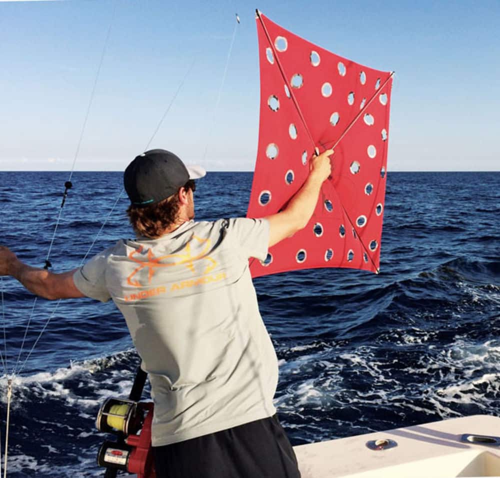 kite-fishing in ocean