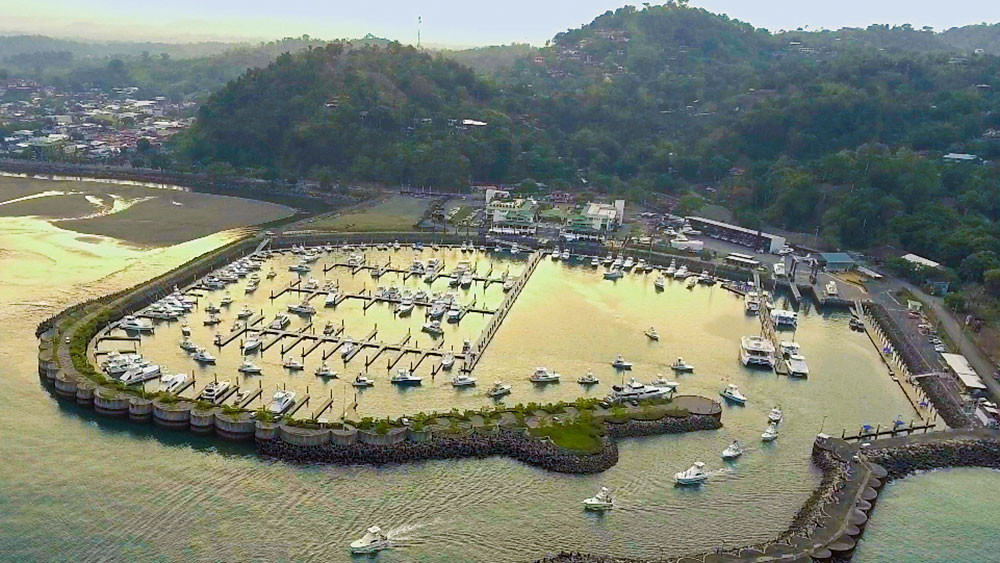 2017 Offshore World Championship boats departing marina pez vela