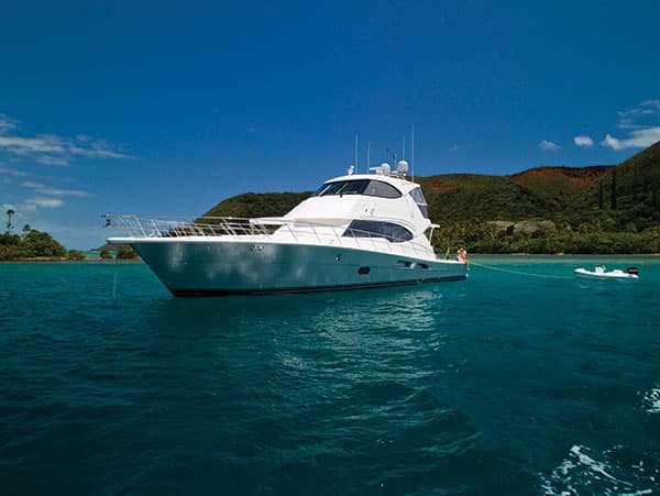 Riveria 75 Enclosed Flybridge coasting on water