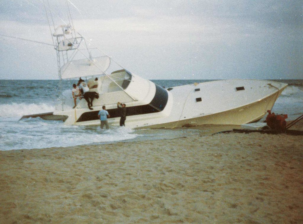 A boat that's been shipwrecked on the ocean shore