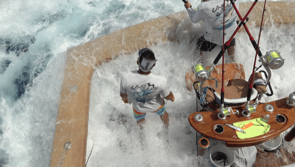 2016 Bermuda Billfish Blast Uno Mas backing down