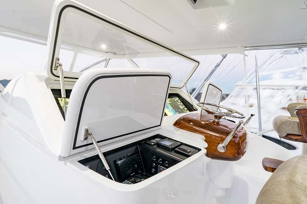 the cockpit and open console of the willis 77 yacht