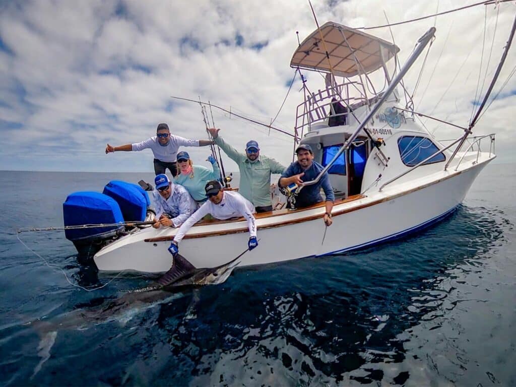 ecuador-fly-fishing-tour-team-marlin-boatside