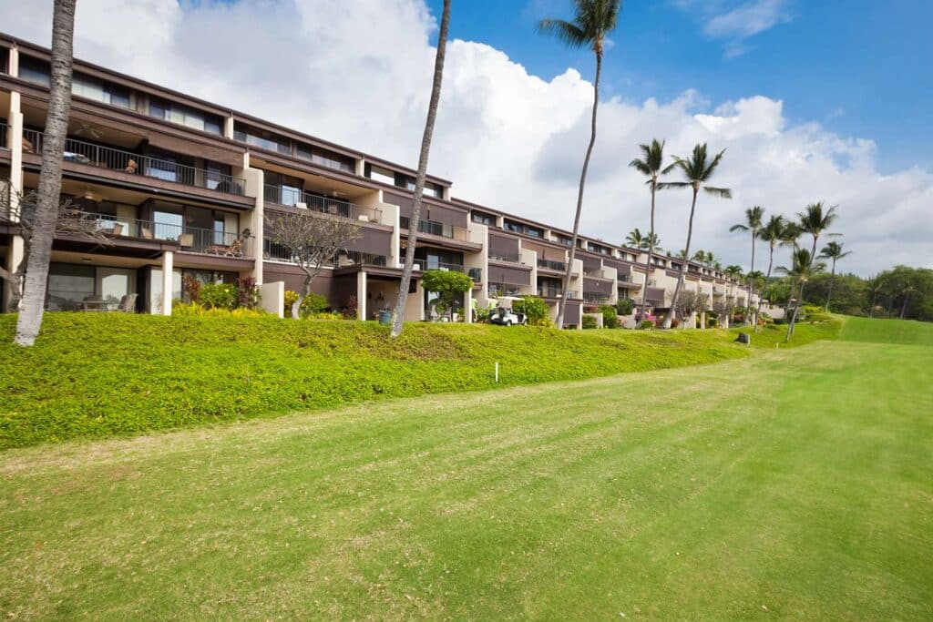 The outdoors of a tropical resort stay in Kona, Hawaii.