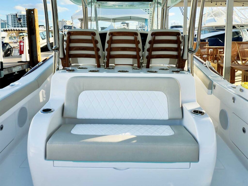 Mezzanine seating of the Mag Bay 38 CC.