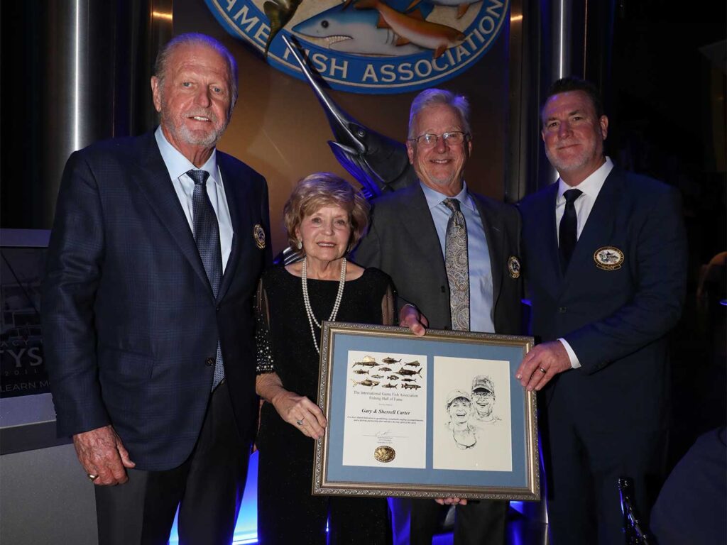 Gary and Sherrell Carter being presented at the IGFA Hall of Fame awards.