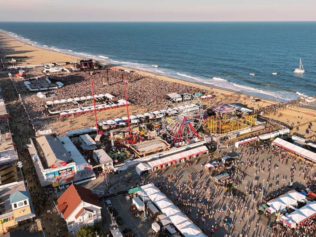 Aerial view of The MidAtlantic crowd.