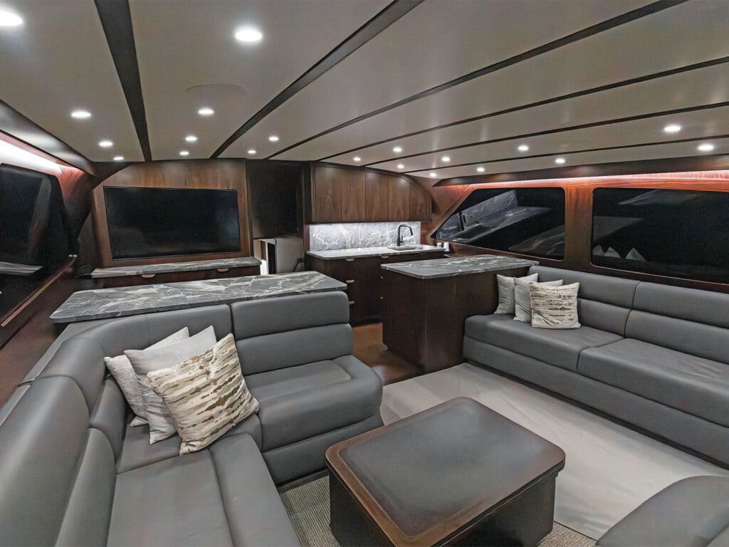 Salon of the Bayliss Boatworks 64, Tarheel.