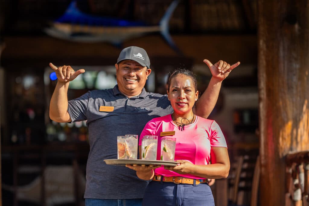 casa-vieja-lodge-staff-cocktails
